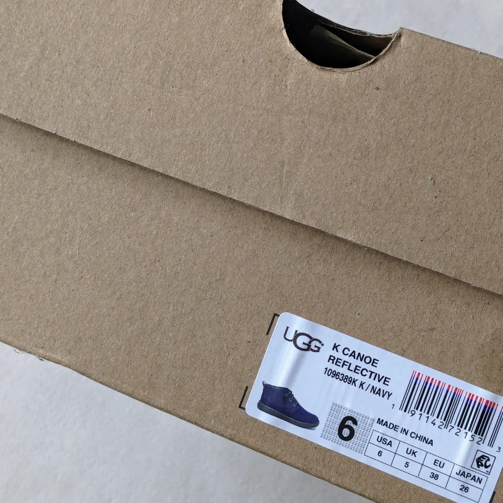 BNIB UGG K Canoe Reflective - size 6